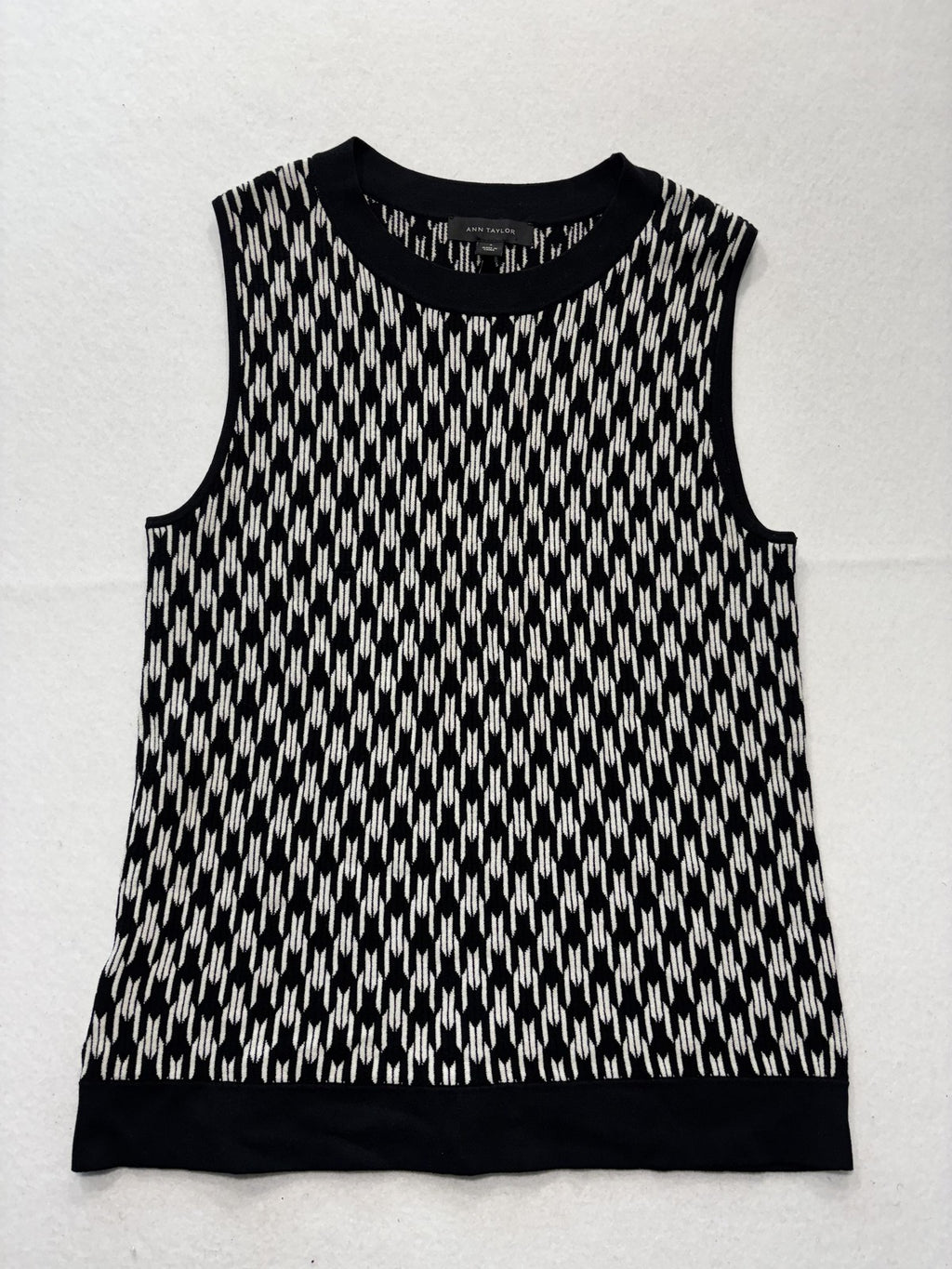 Ann Taylor Sweater Vest Womens Small Black White Geometric Crew Neck Sleeveless