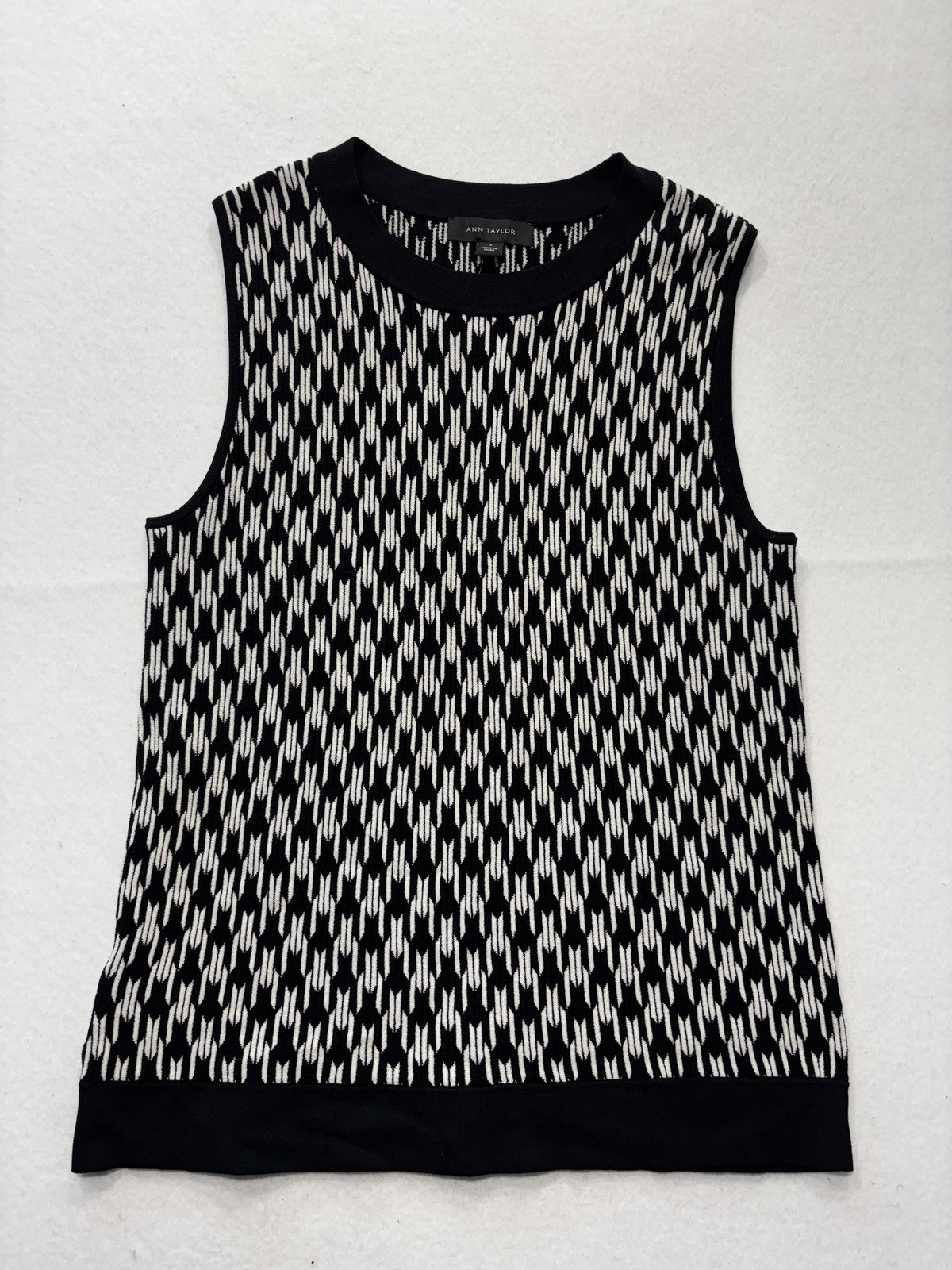 Ann Taylor Sweater Vest Womens Small Black White Geometric Crew Neck Sleeveless