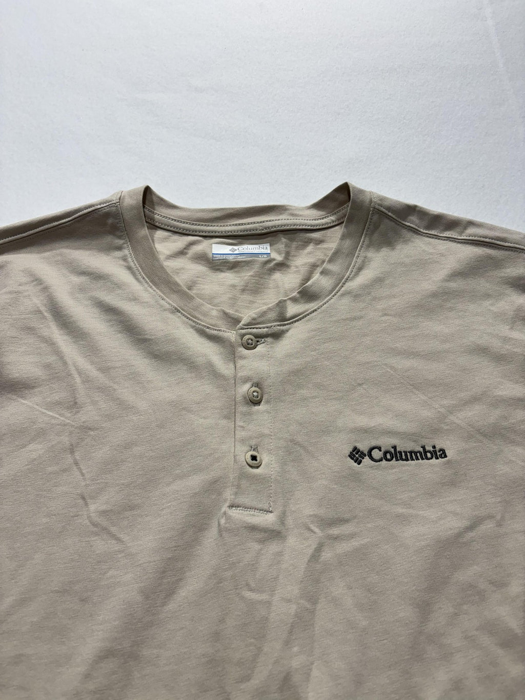 Columbia Shirt Mens Large Beige Short Sleeve Henley Logo T-Shirt Casual