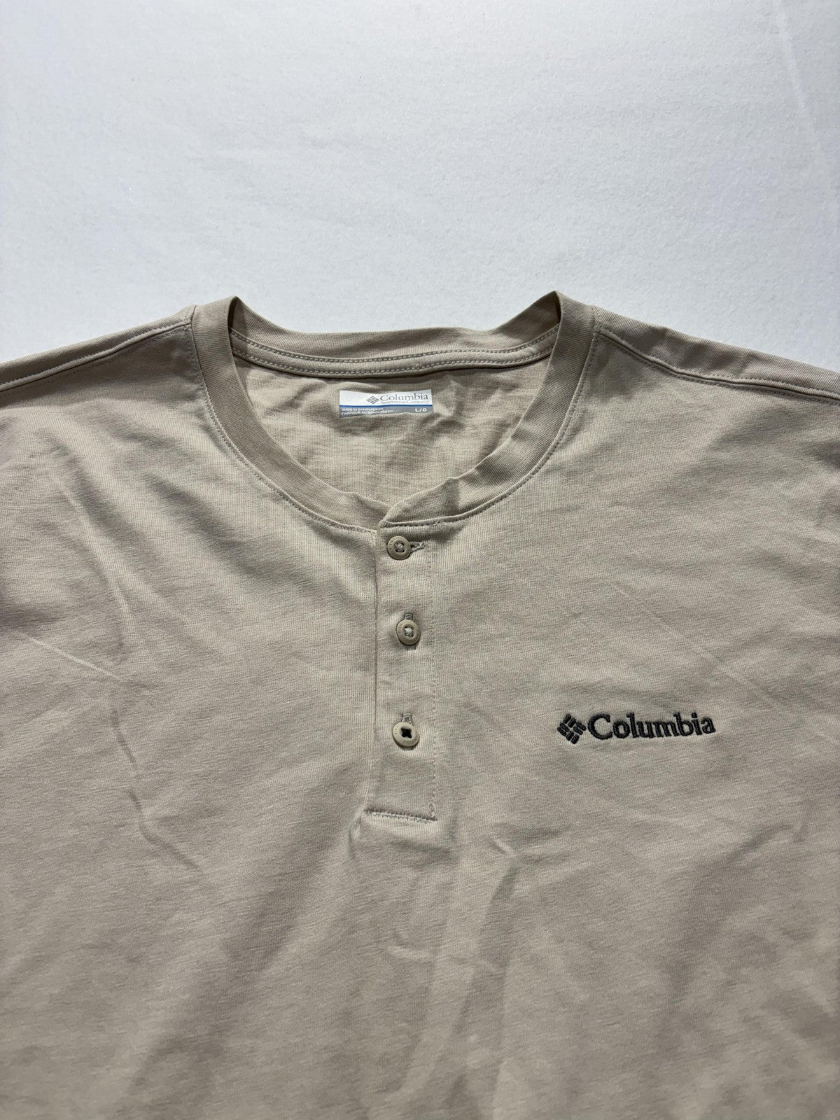 Columbia Shirt Mens Large Beige Short Sleeve Henley Logo T-Shirt Casual