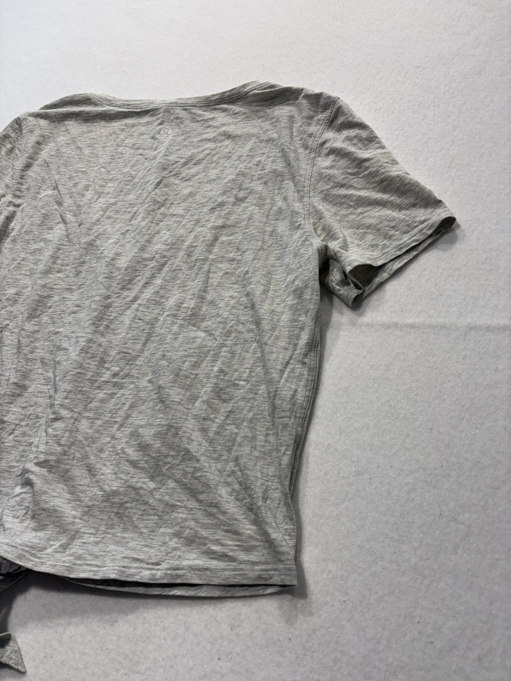 Lululemon Athletica Shirt Womens 4 Gray V Neck Tie Front Cropped Tee Casual