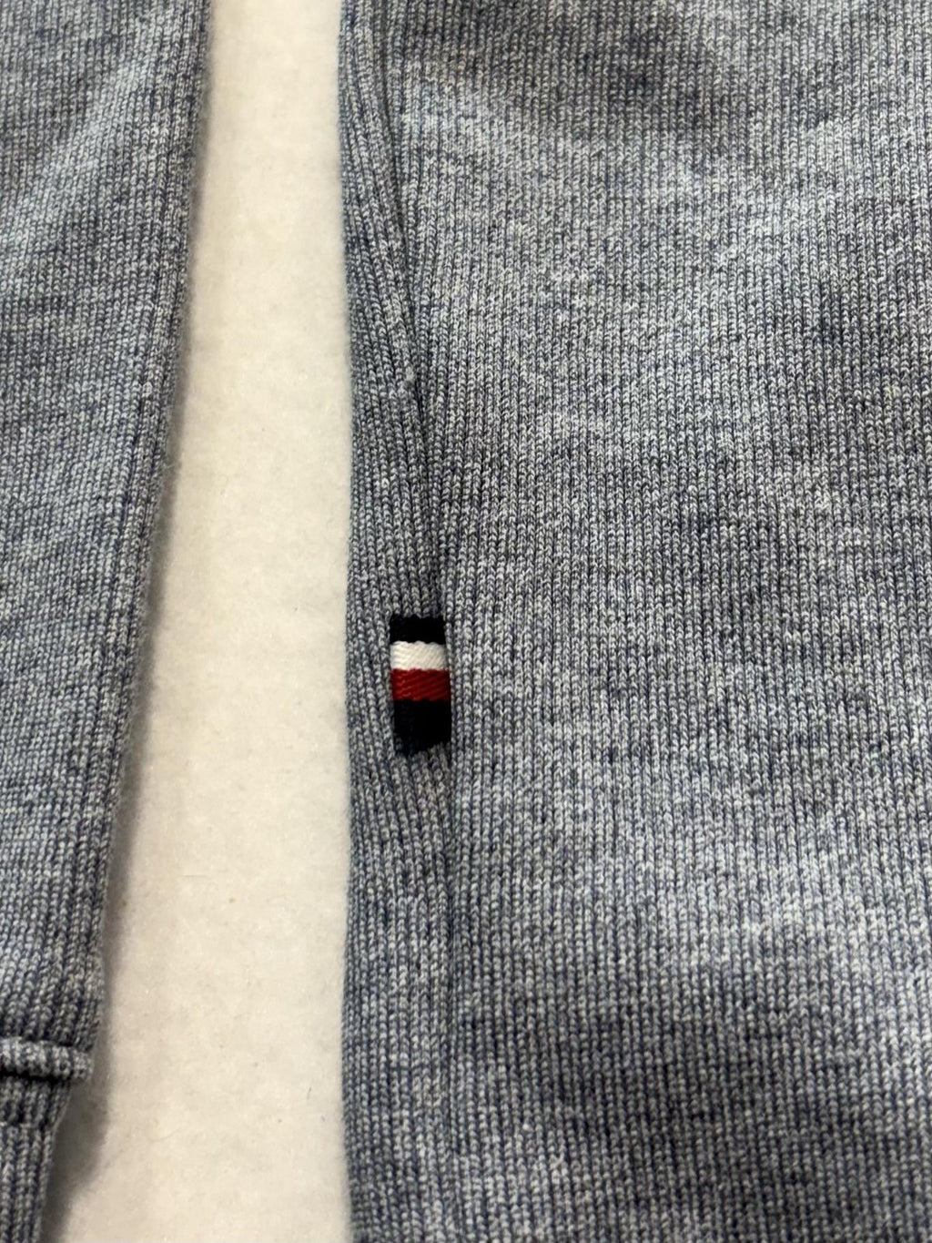 Tommy Hilfiger Sweatshirt Mens Medium Gray 1/4 Zip Mock Neck Pullover Logo