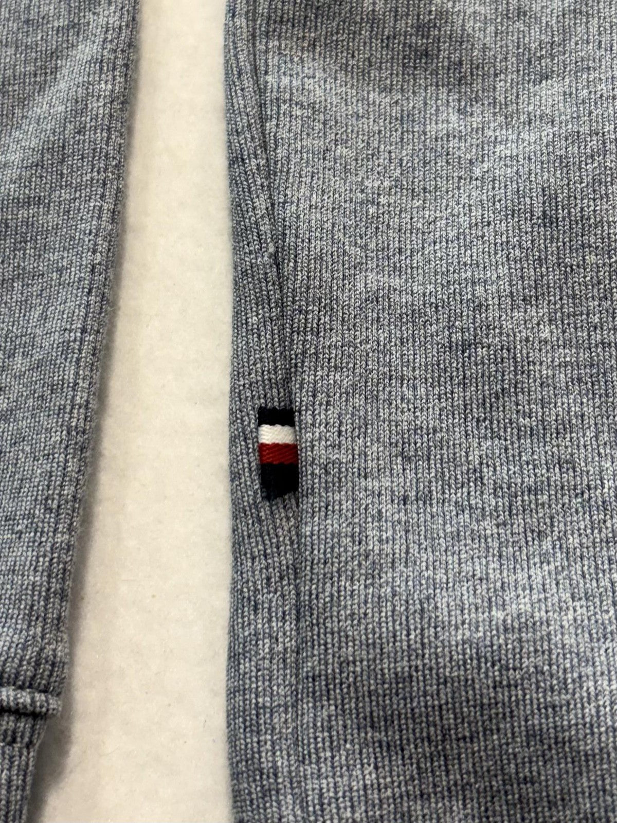 Tommy Hilfiger Sweatshirt Mens Medium Gray 1/4 Zip Mock Neck Pullover Logo