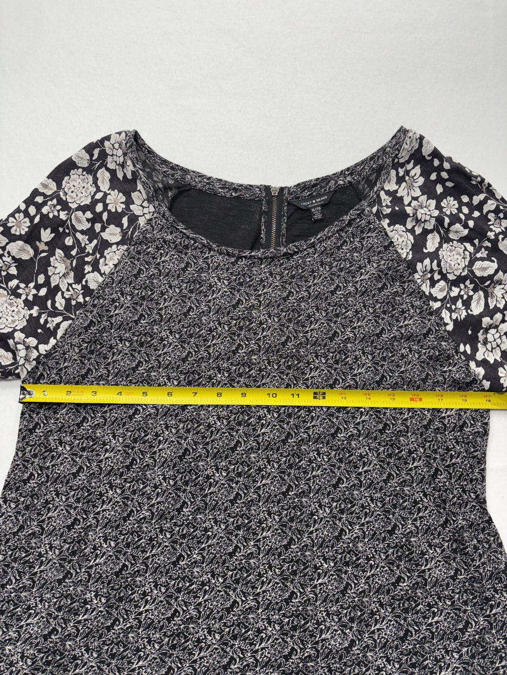 Lucky Brand Blouse Womens XL Black Floral Raglan Short Sleeve Zip Back Knit Top