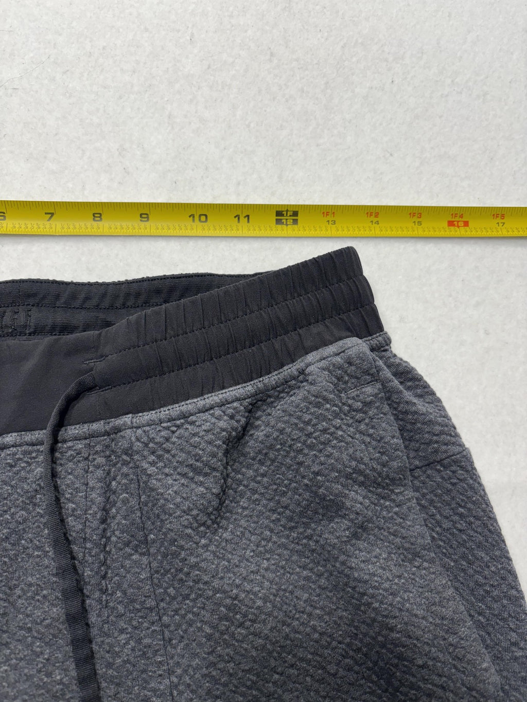 Lululemon Jogger Pants Mens 32 Gray Textured Knit Elastic Waist Pockets Lounge