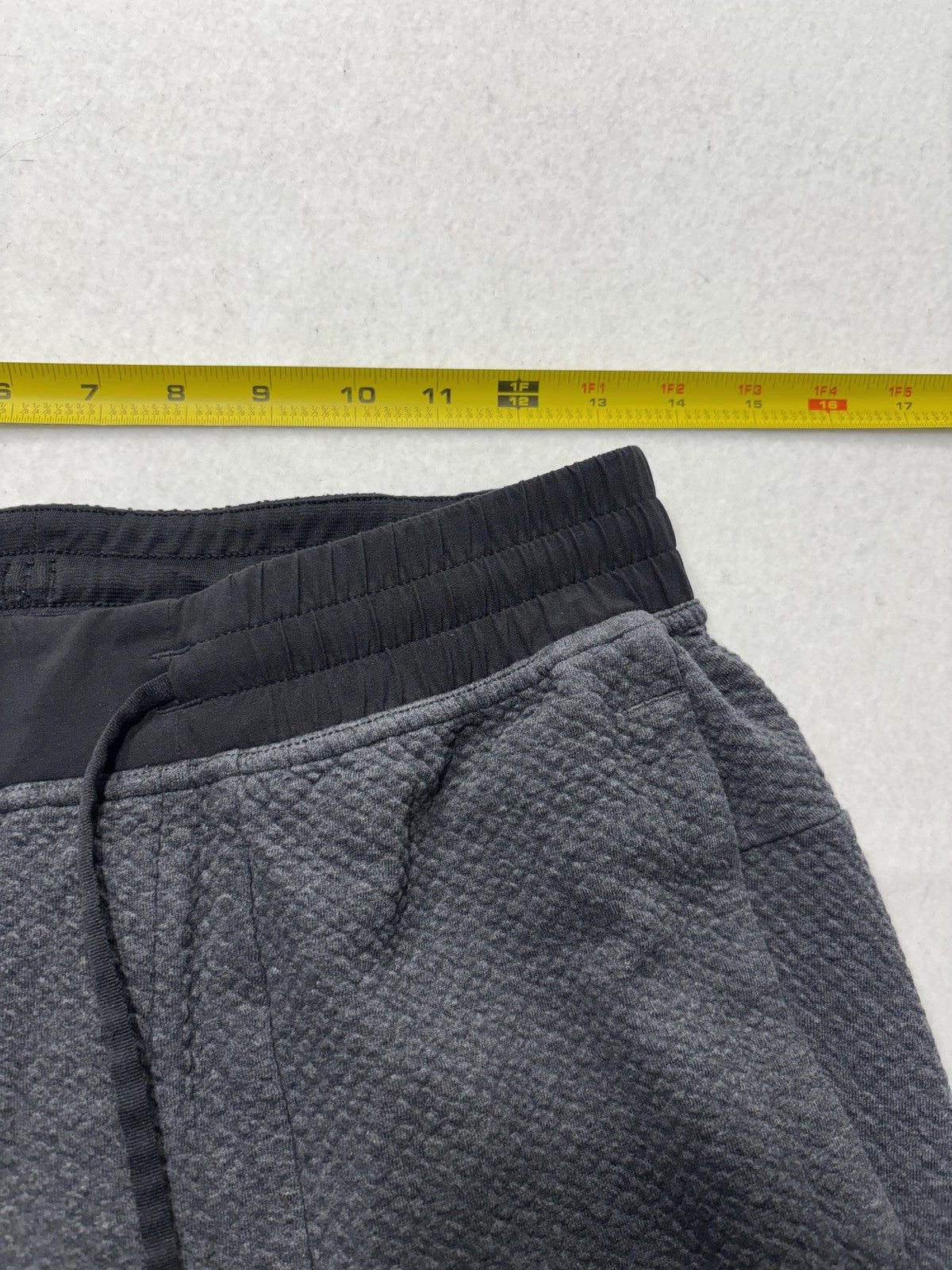 Lululemon Jogger Pants Mens 32 Gray Textured Knit Elastic Waist Pockets Lounge