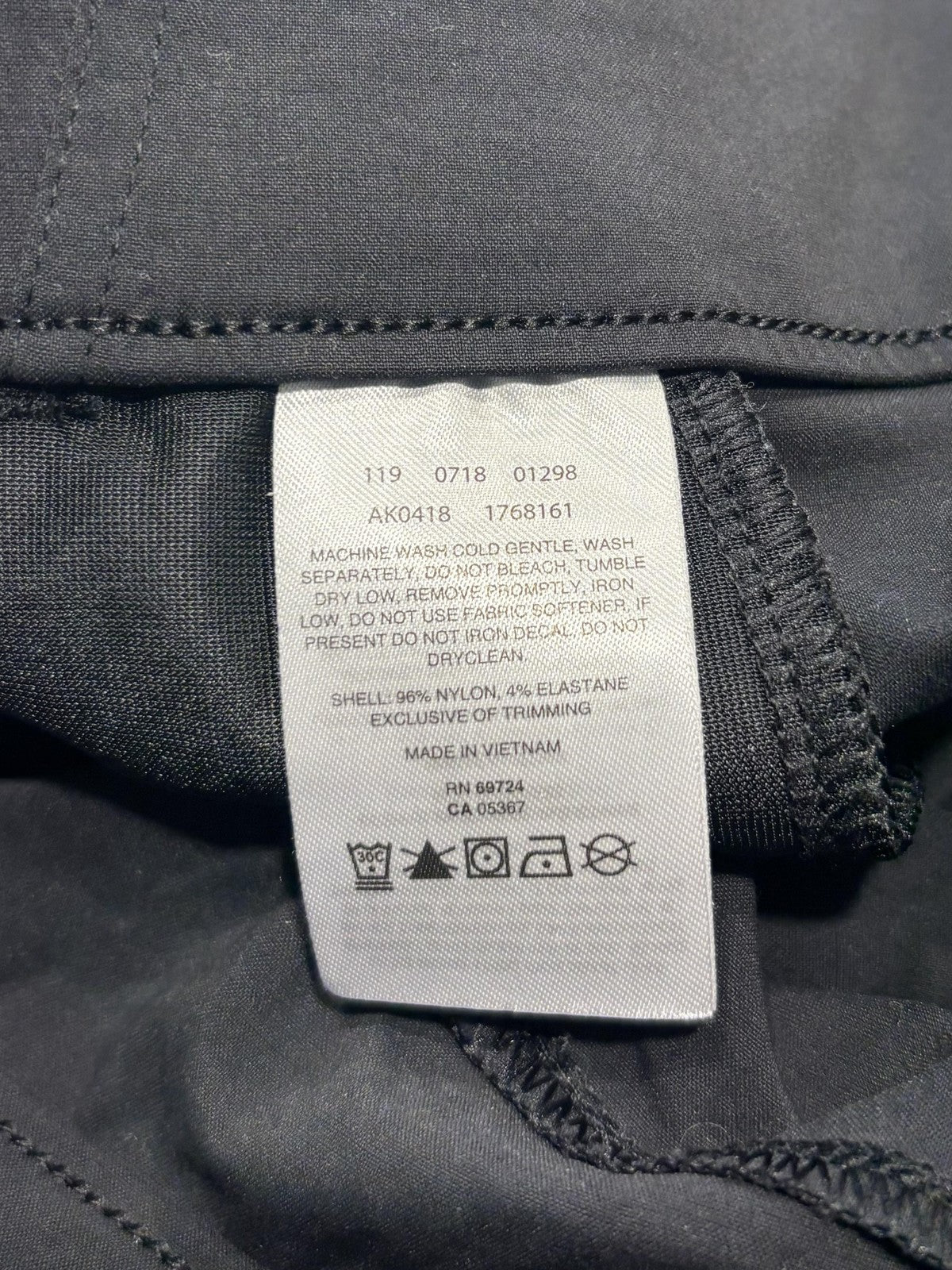 Columbia Shorts Womens Large Black 4" Inseam Omni-Shield Hiking Quick Dry