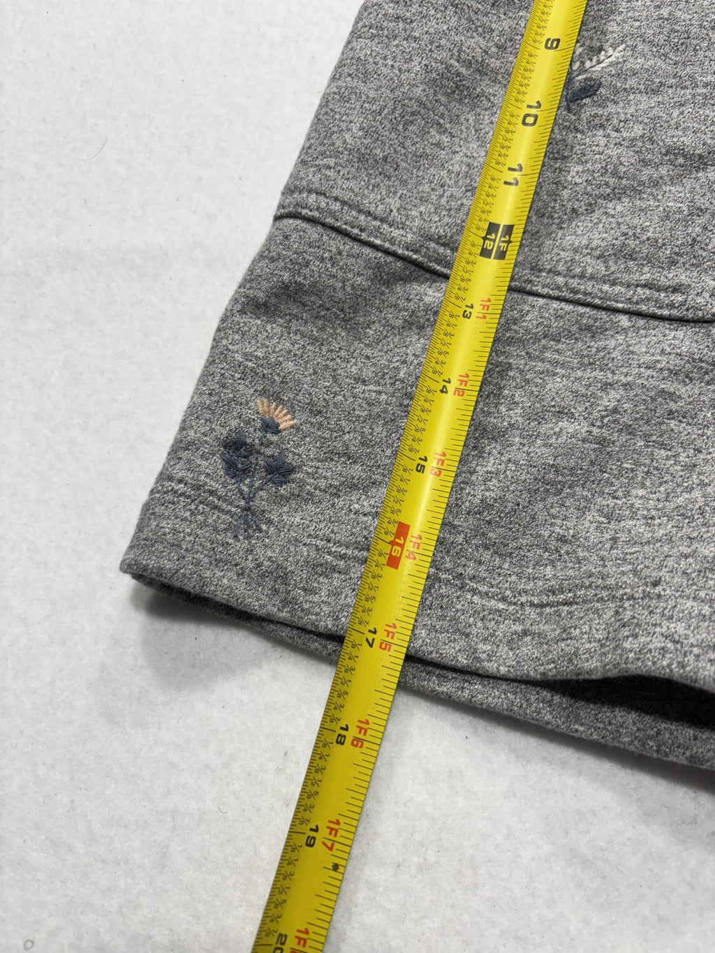 AG Sweat Shorts Womens Small Gray Embroidered Floral Knit Casual Elastic Waist