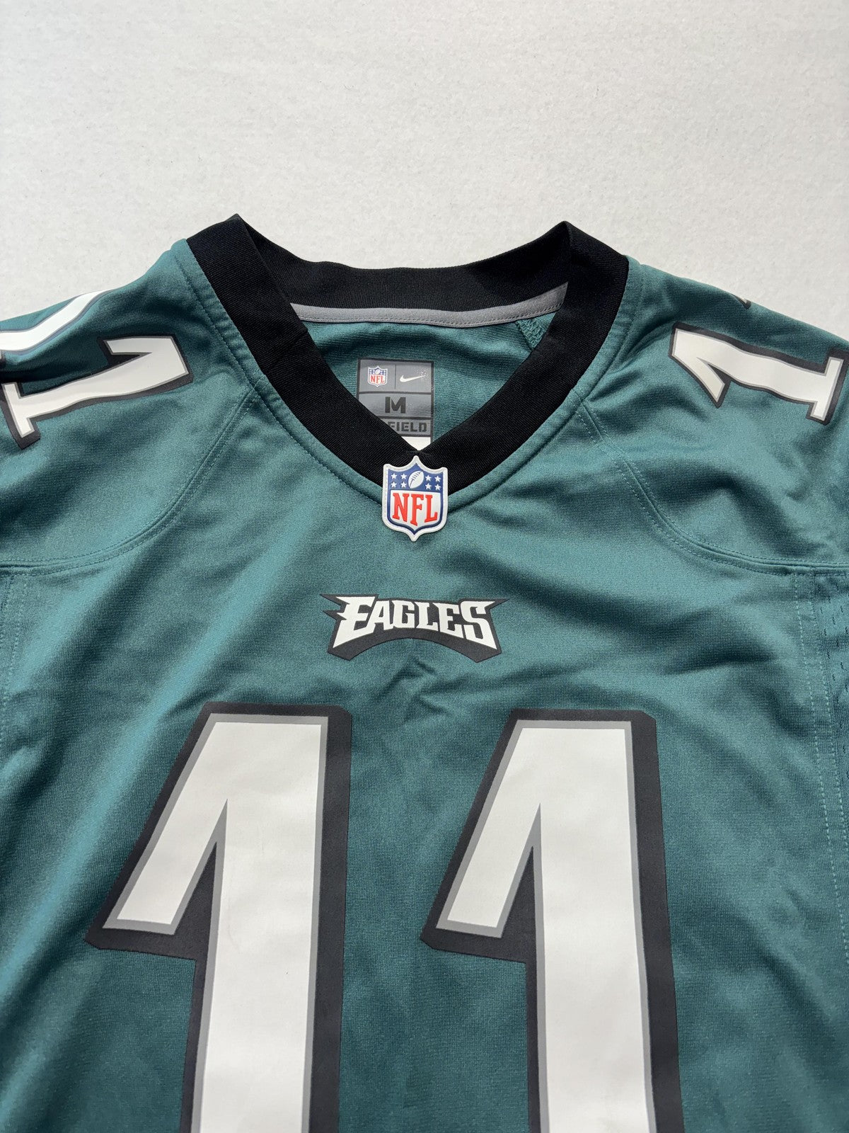 Philadelphia Eagles Jersey Mens Medium Green NFL Football Nike Carson Wentz 11