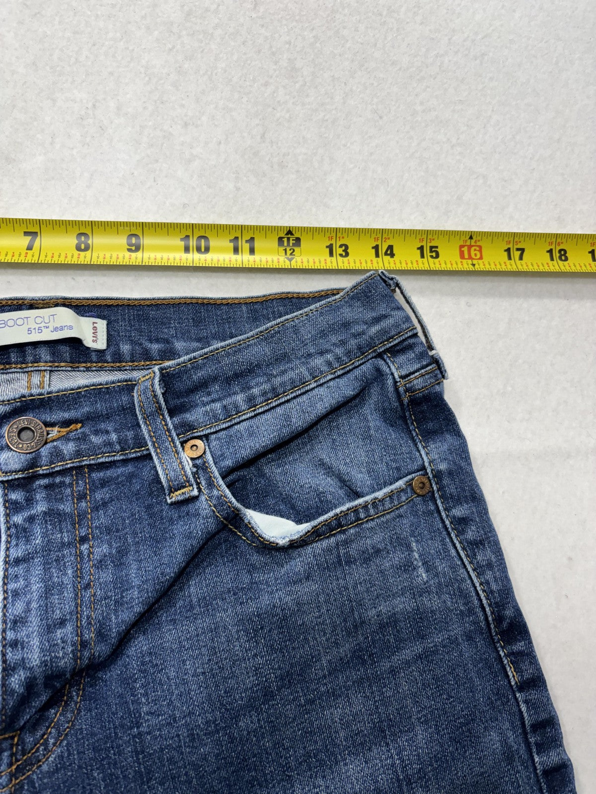 Levi's 515 Boot Cut Jeans Womens 8 Blue Medium Wash Mid Rise Slim Stretch 32x31