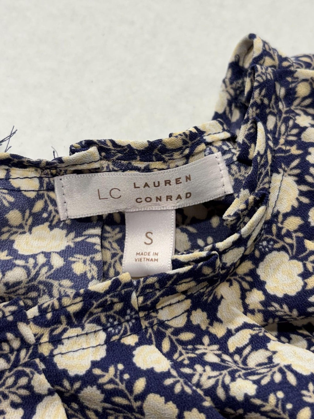 LC Lauren Conrad Blouse Womens Small Blue Floral Flutter Sleeve Bow Keyhole Top