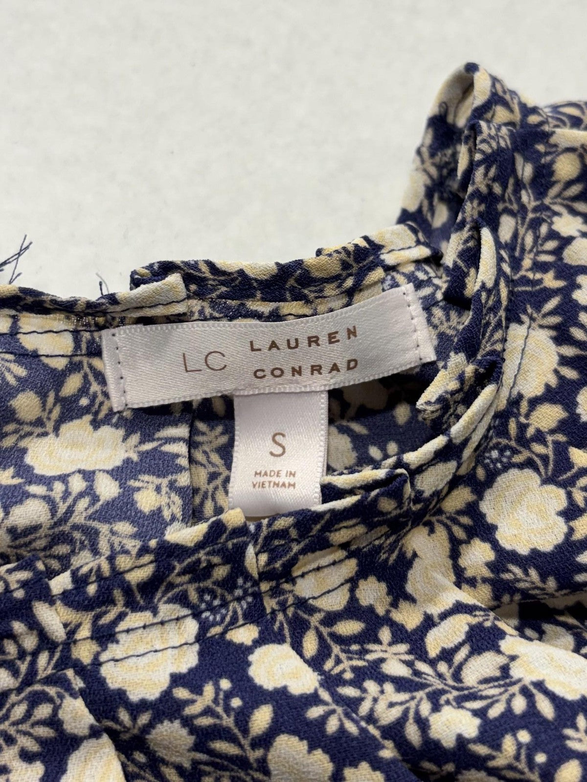 LC Lauren Conrad Blouse Womens Small Blue Floral Flutter Sleeve Bow Keyhole Top