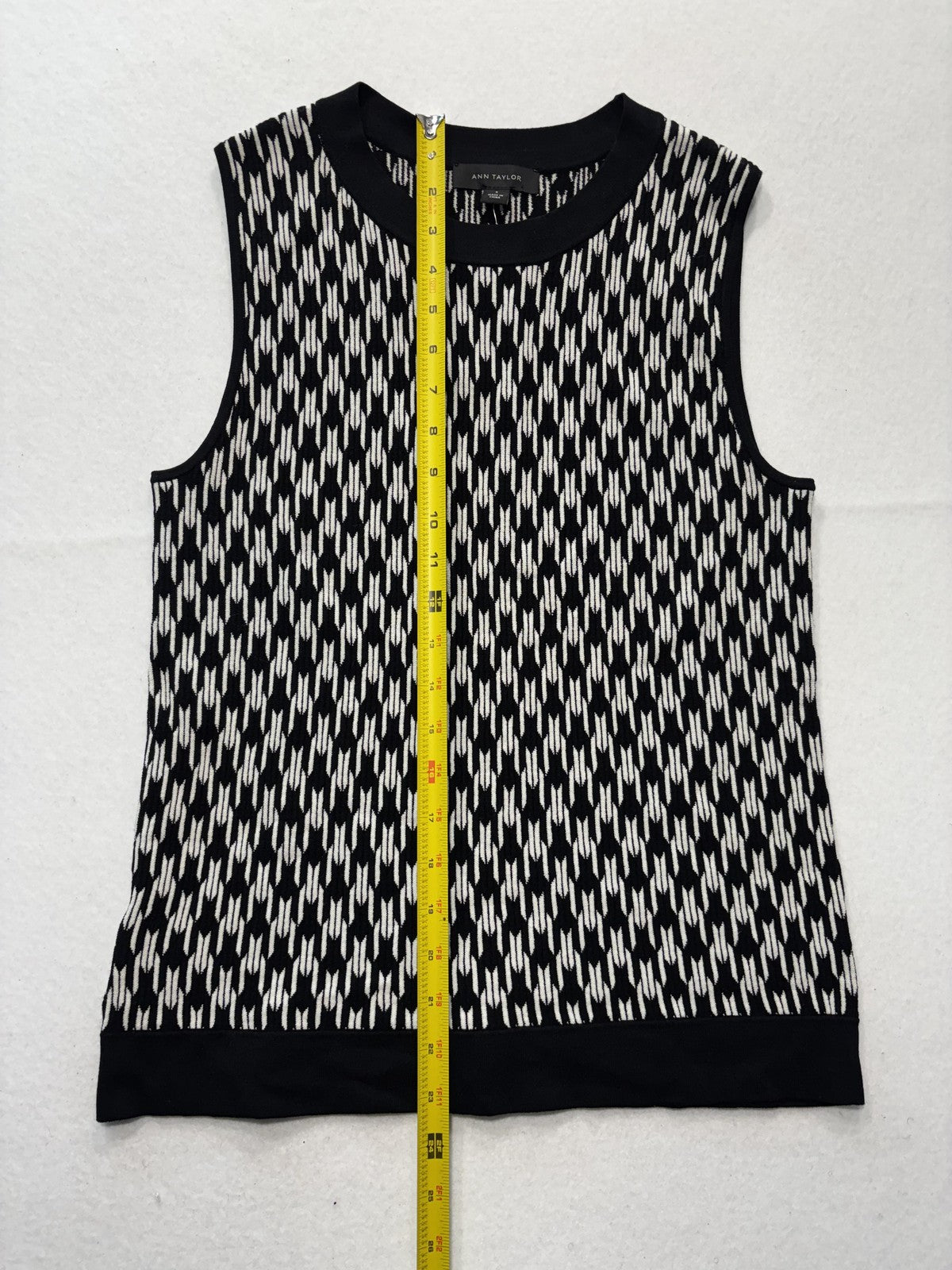 Ann Taylor Sweater Vest Womens Small Black White Geometric Crew Neck Sleeveless