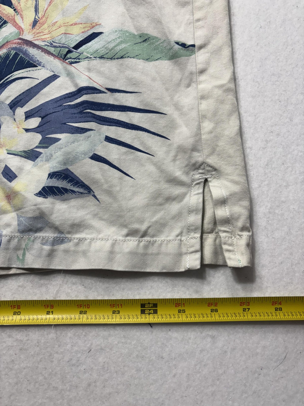 Tommy Bahama Shirt Mens 2XL White Silk Tropical Floral Short Sleeve Button Up