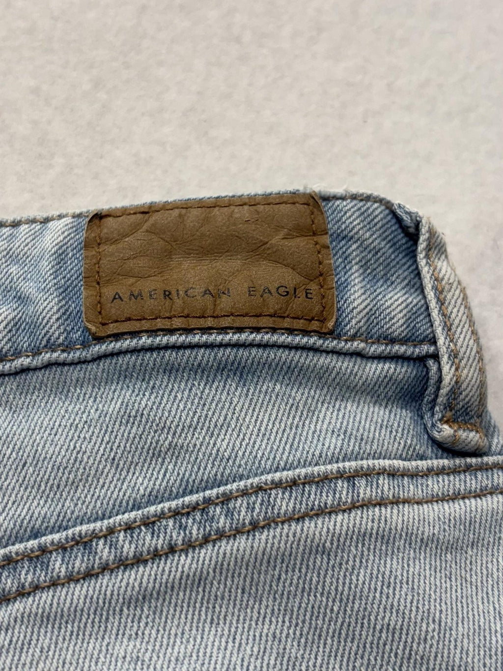 American Eagle Mom Jeans Womens 8 Blue Light Wash High Rise Distressed 30x28