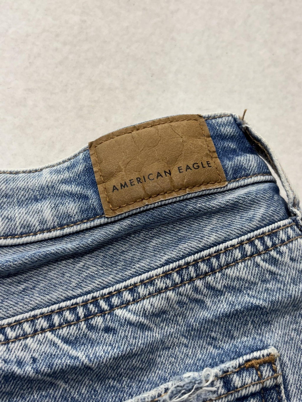 American Eagle Womens 8 Blue Denim Cut Off Raw Hem Shorts AEM120605U9A