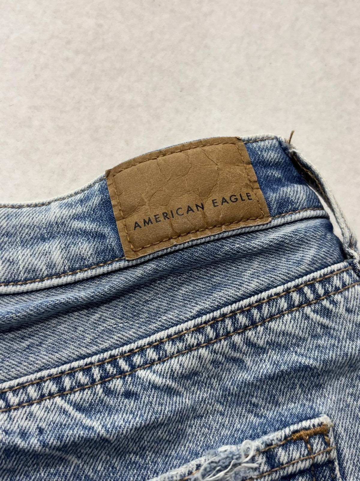American Eagle Womens 8 Blue Denim Cut Off Raw Hem Shorts AEM120605U9A