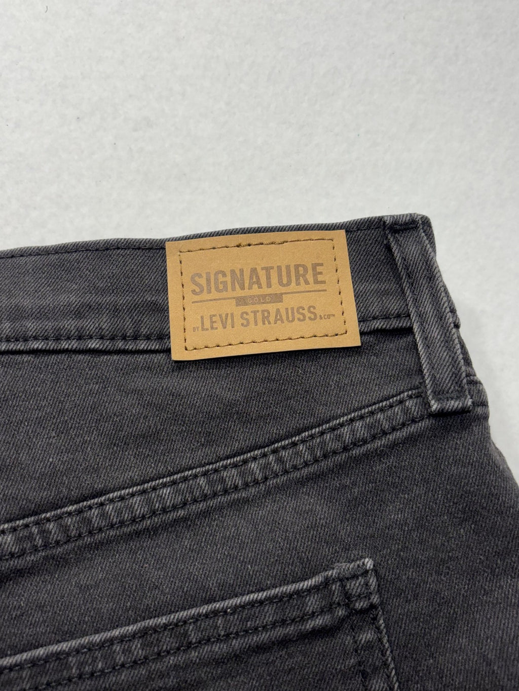 Signature By Levi Strauss & Co Shorts Womens 12 Gray High Rise 5" Cut Off Denim