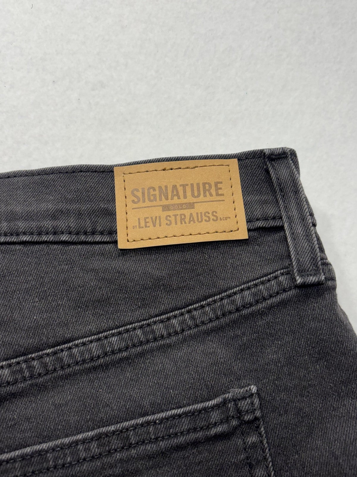 Signature By Levi Strauss & Co Shorts Womens 12 Gray High Rise 5" Cut Off Denim