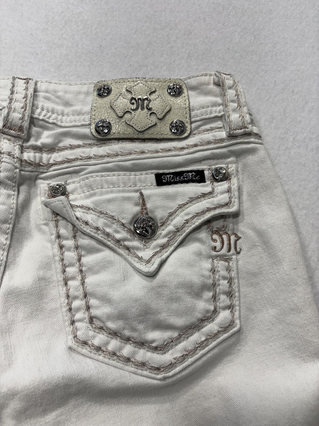 Miss Me Jeans Womens 28 White Mid Rise Signature Capri Embellished Stretch