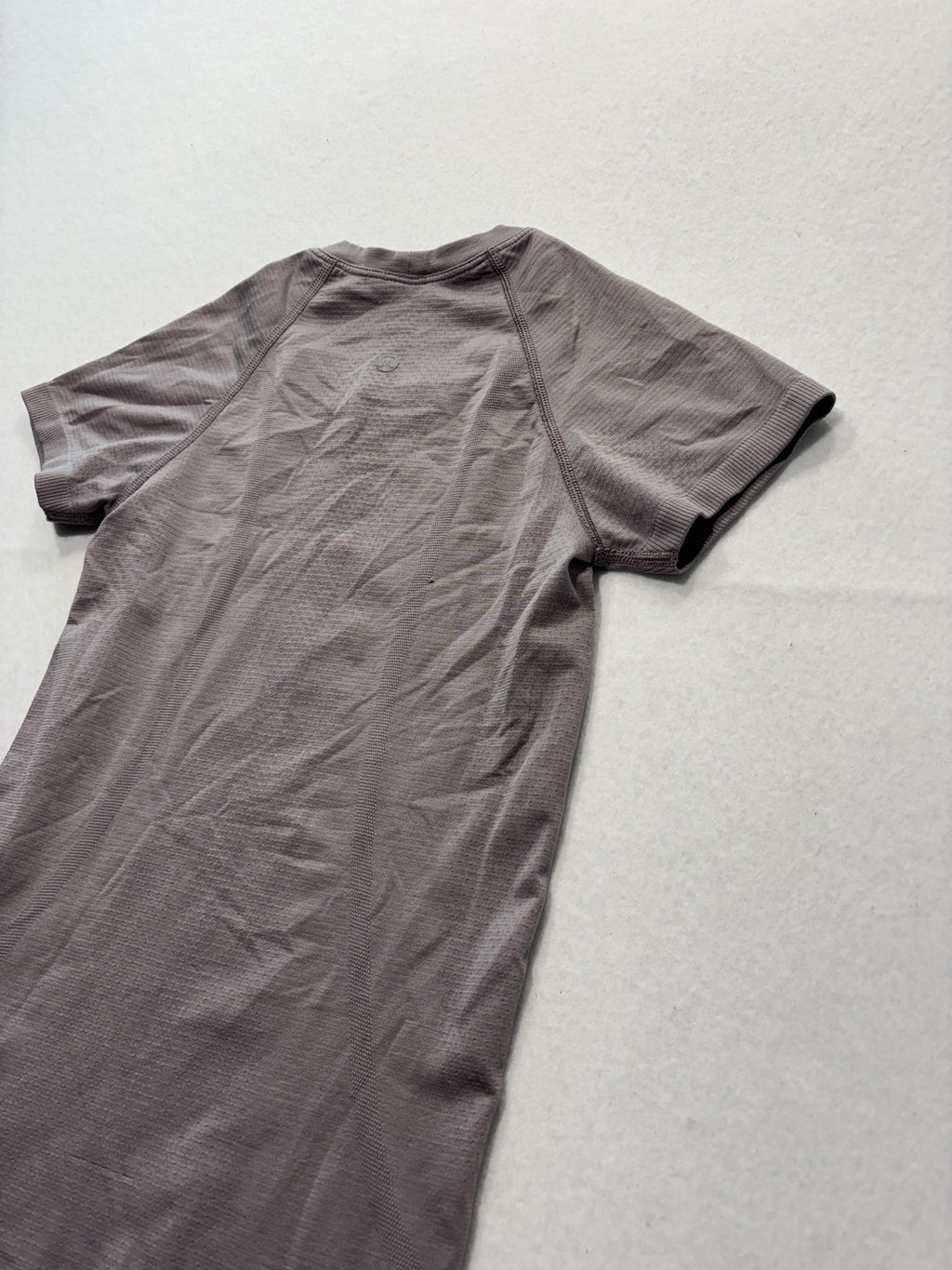 Lululemon Shirt Womens 4 Gray Breathe Repeat Short Sleeve Running Athletic