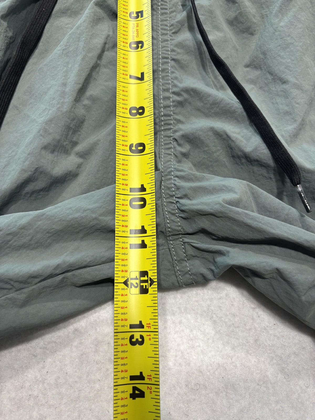 H&M Swim Shorts Mens Small Green Elastic Waist Mesh Lined Quick Dry Pockets
