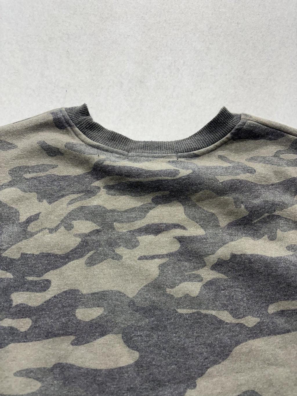 Forever 21 Sweatshirt Womens S Green Camo Crew Neck Terry Cropped Pullover