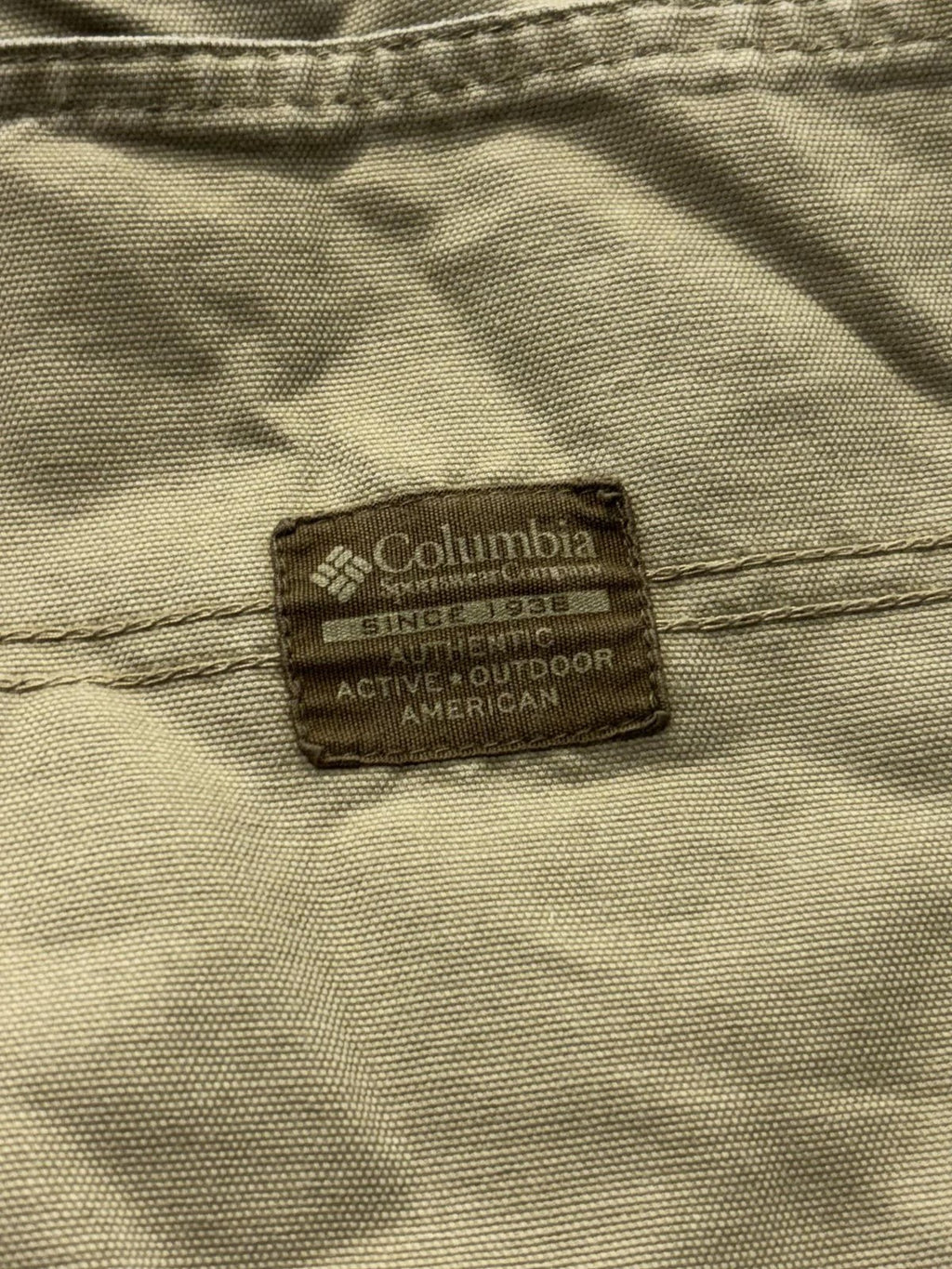 Columbia Cargo Shorts Mens 42 Beige 9" Inseam Canvas Relaxed Fit Hiking Outdoor