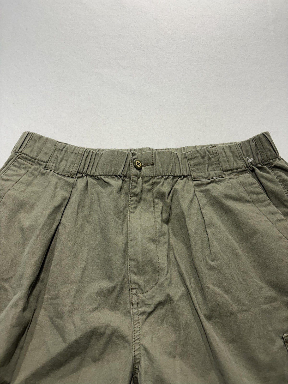 Tommy Bahama Cargo Shorts Mens Large Green 10" Inseam Elastic Waist Casual