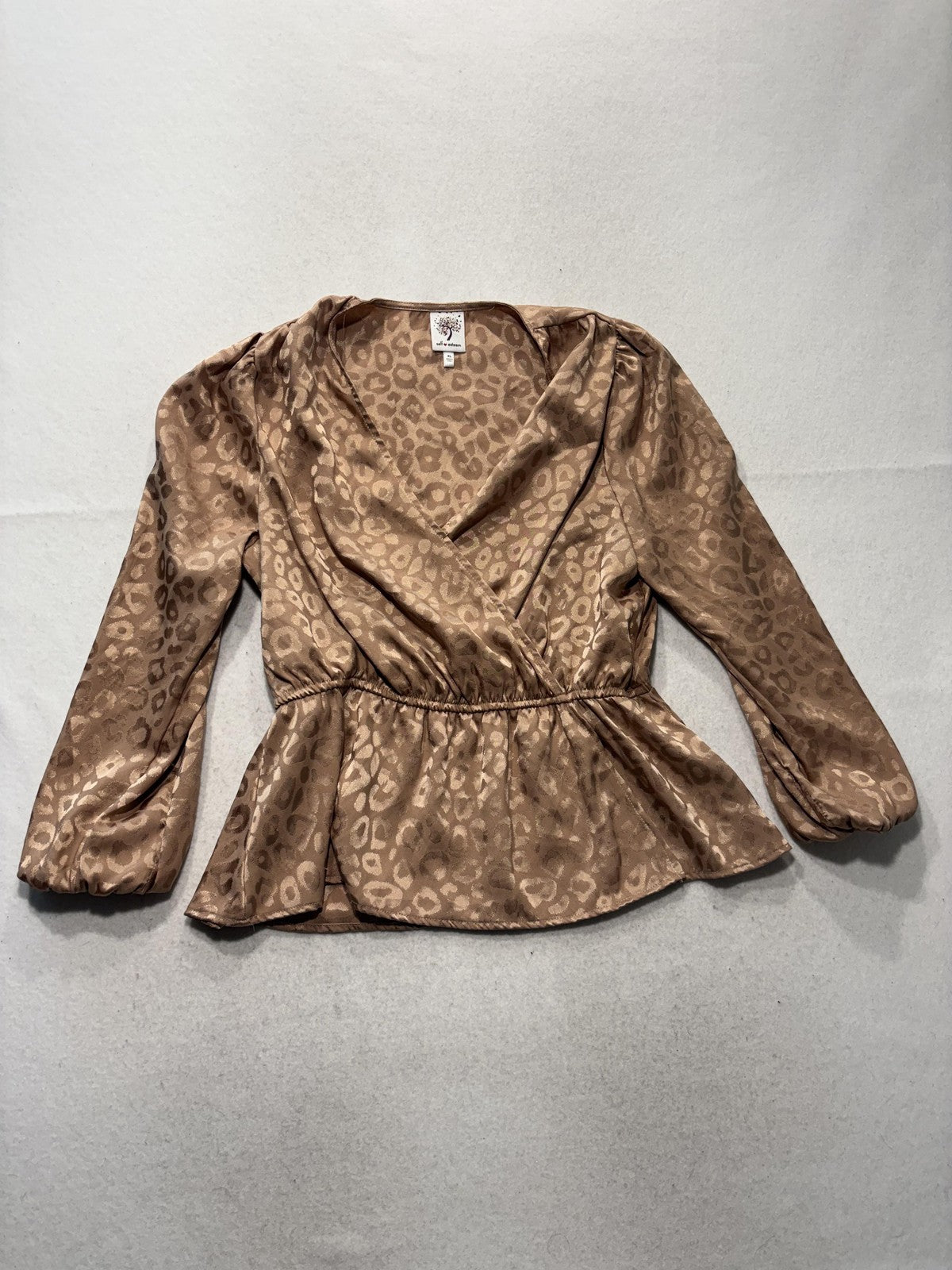 Self Esteem Blouse Juniors XL Brown Leopard V Neck Long Sleeve Peplum Satin Wrap