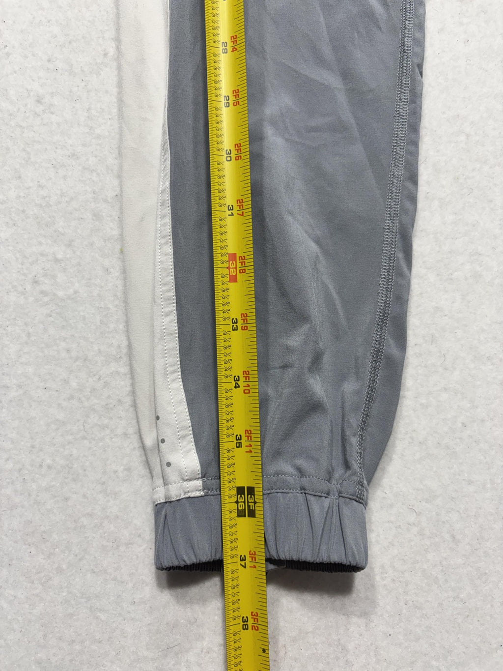 Lululemon Track Pants Womens 2 Gray Colorblock Elastic Waist Woven Ankle Jogger