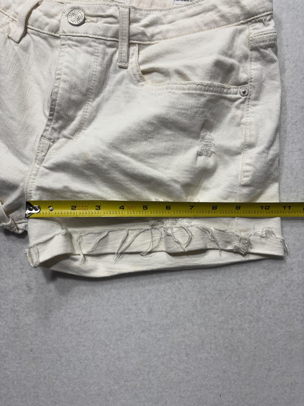 FRAME Le Grand Garcon Boyfriend Denim Shorts White 27 LGGSH470 Frayed Cut Off
