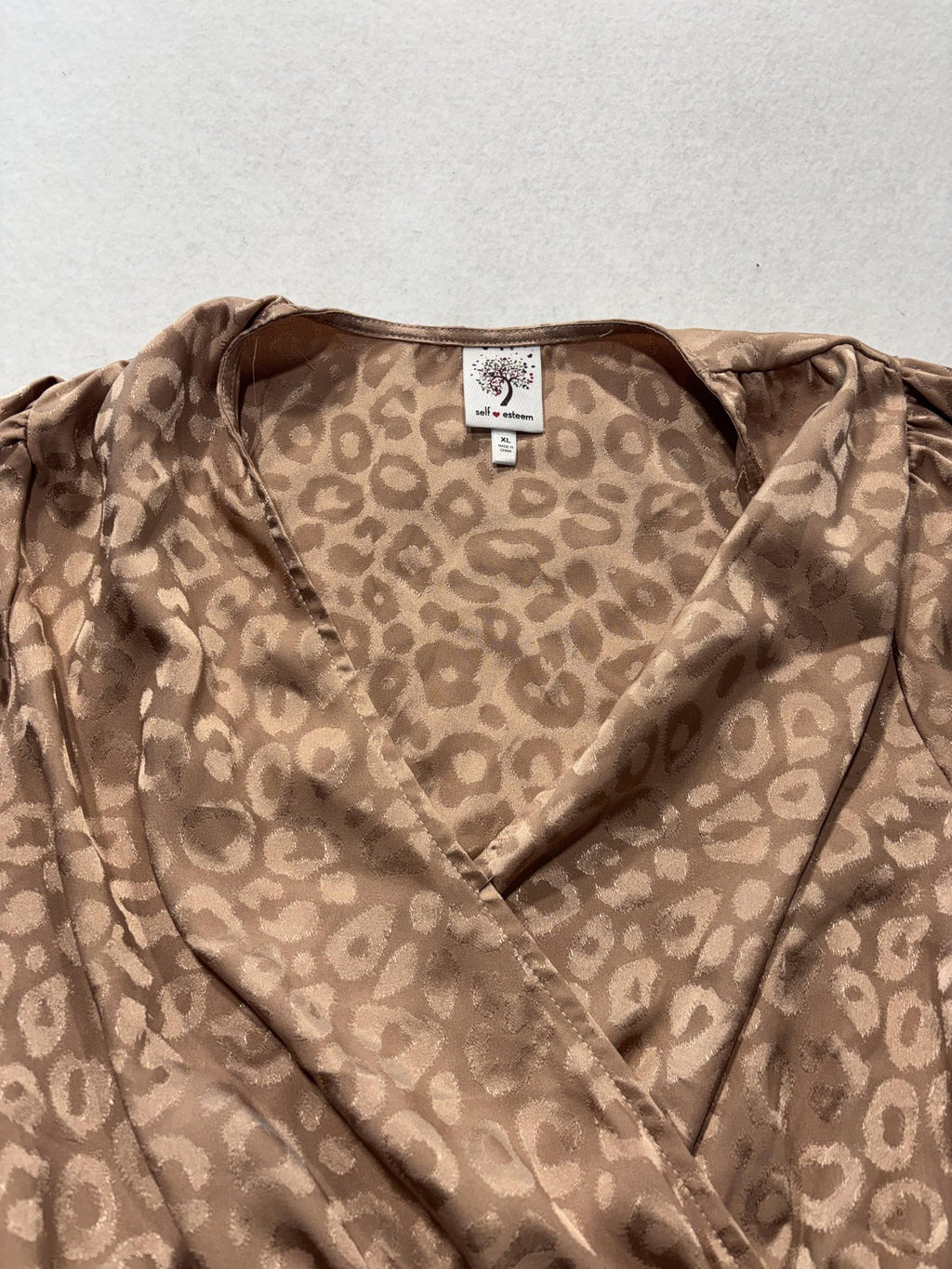 Self Esteem Blouse Juniors XL Brown Leopard V Neck Long Sleeve Peplum Satin Wrap