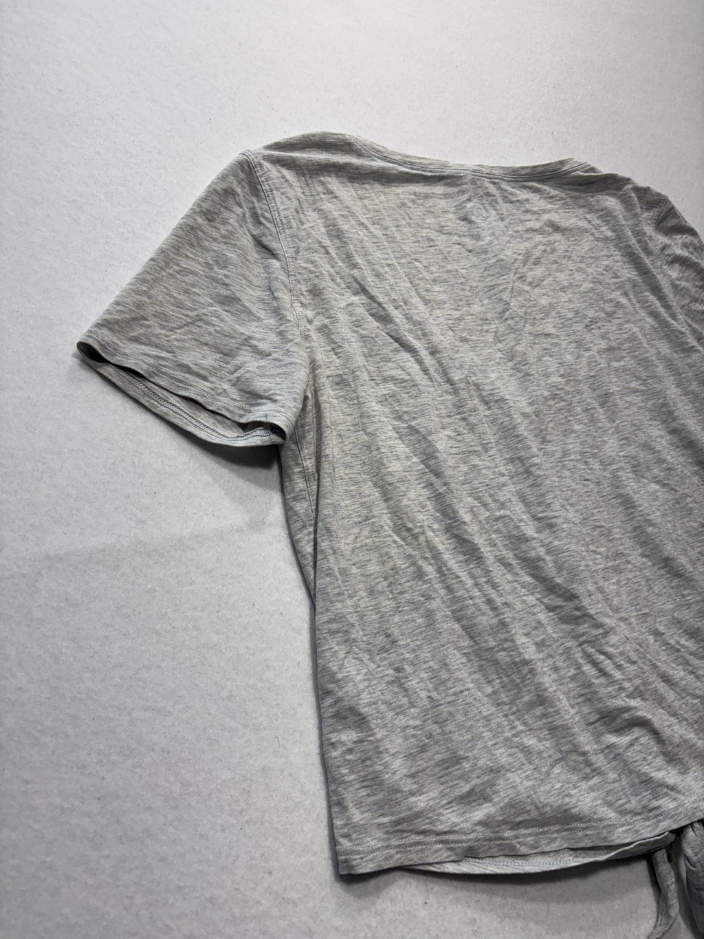 Lululemon Athletica Shirt Womens 4 Gray V Neck Tie Front Cropped Tee Casual