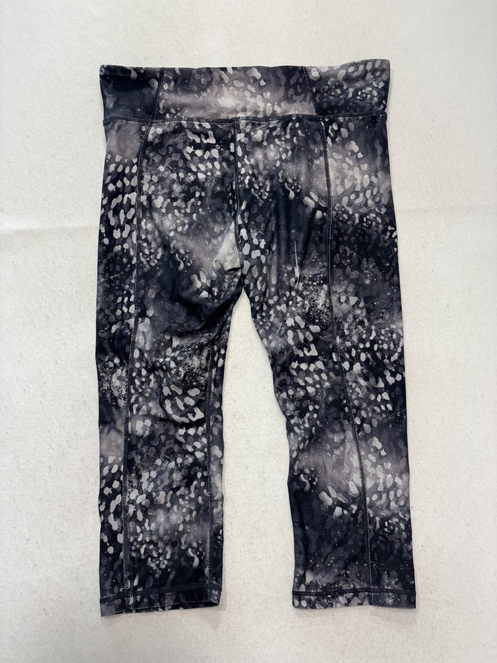 Leggings Womens Medium Gray 22.5" Inseam Capri Spotted Stretch Yoga Athletic