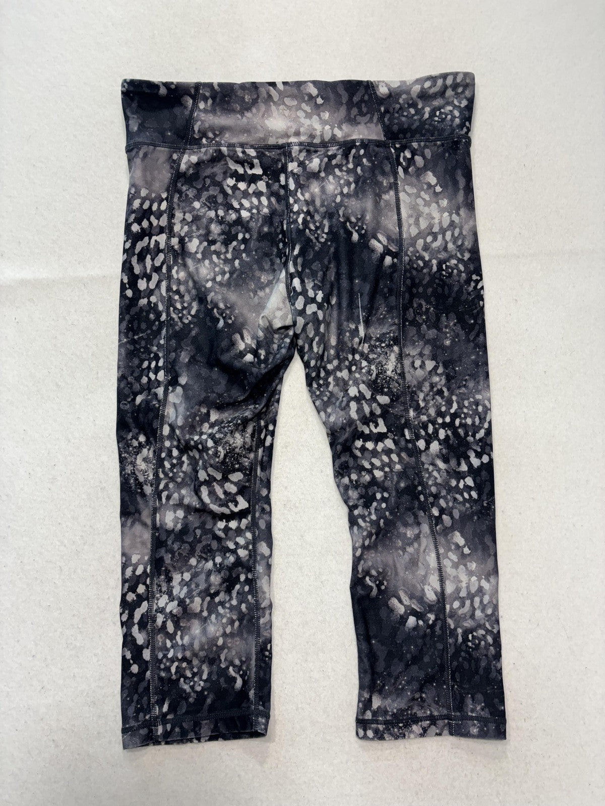Leggings Womens Medium Gray 22.5" Inseam Capri Spotted Stretch Yoga Athletic
