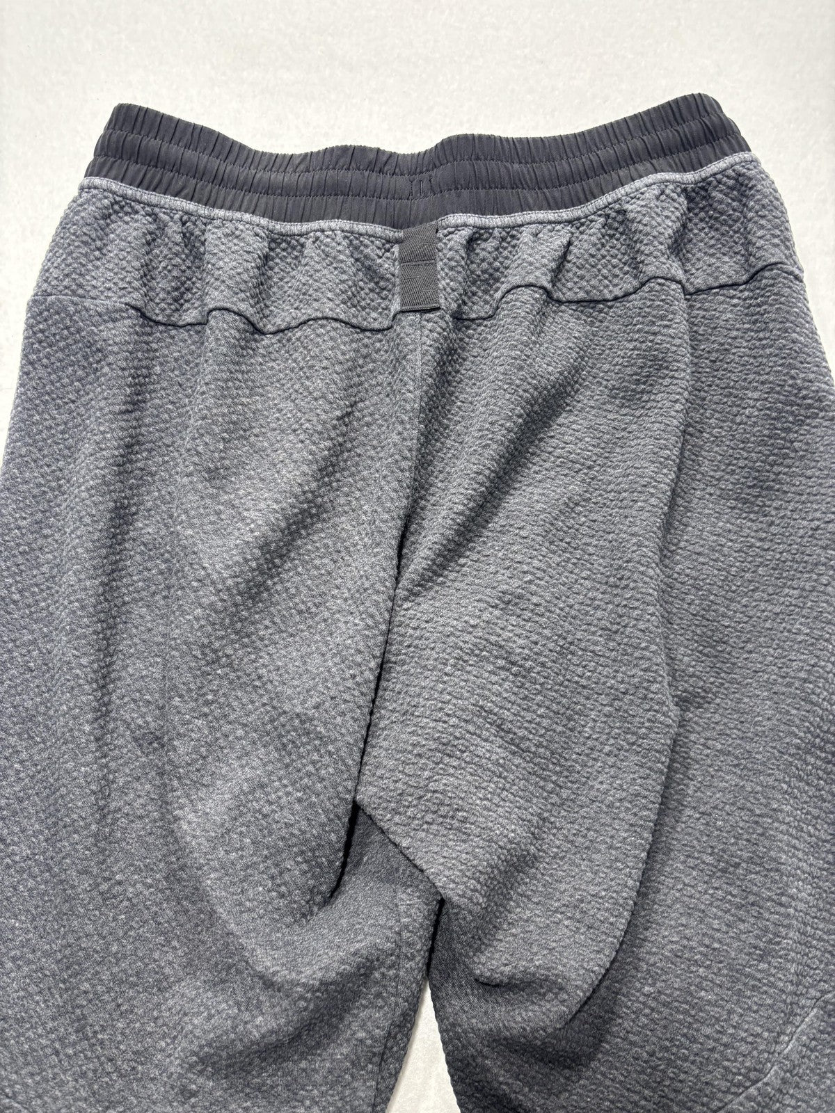 Lululemon Jogger Pants Mens 32 Gray Textured Knit Elastic Waist Pockets Lounge