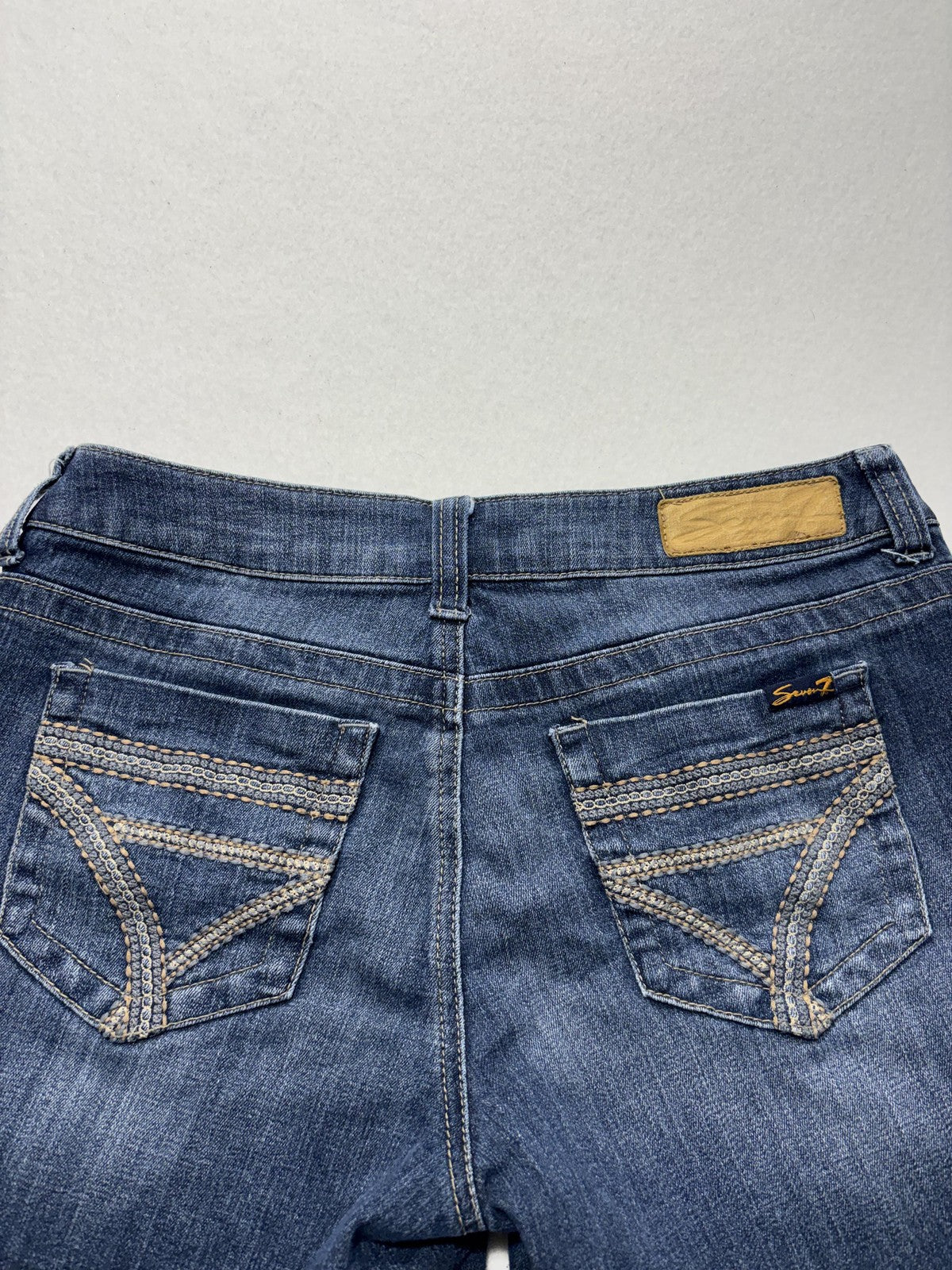 Seven7 Shorts Womens 6 Blue Denim Cut Off Raw Hem Stretch Embroidered Pockets