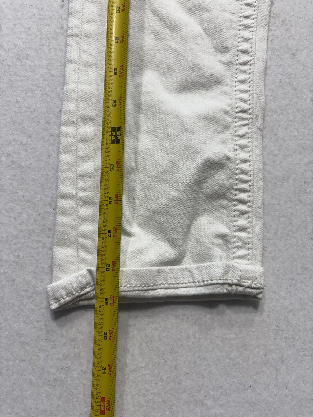 Miss Me Jeans Womens 28 White Mid Rise Signature Capri Embellished Stretch