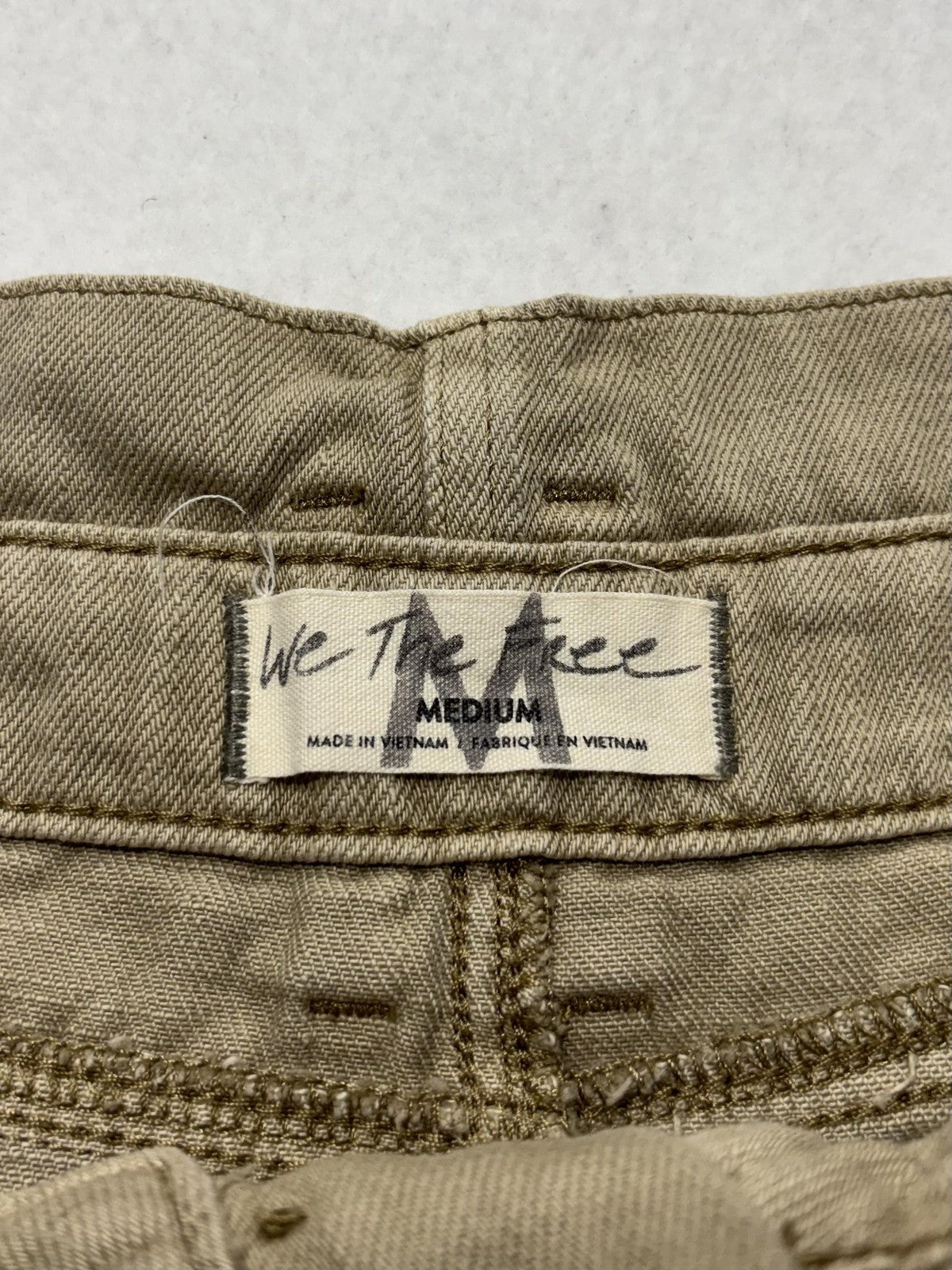 We The Free Shorts Womens Medium Beige Pleated Cut Off Frayed Button Fly Twill