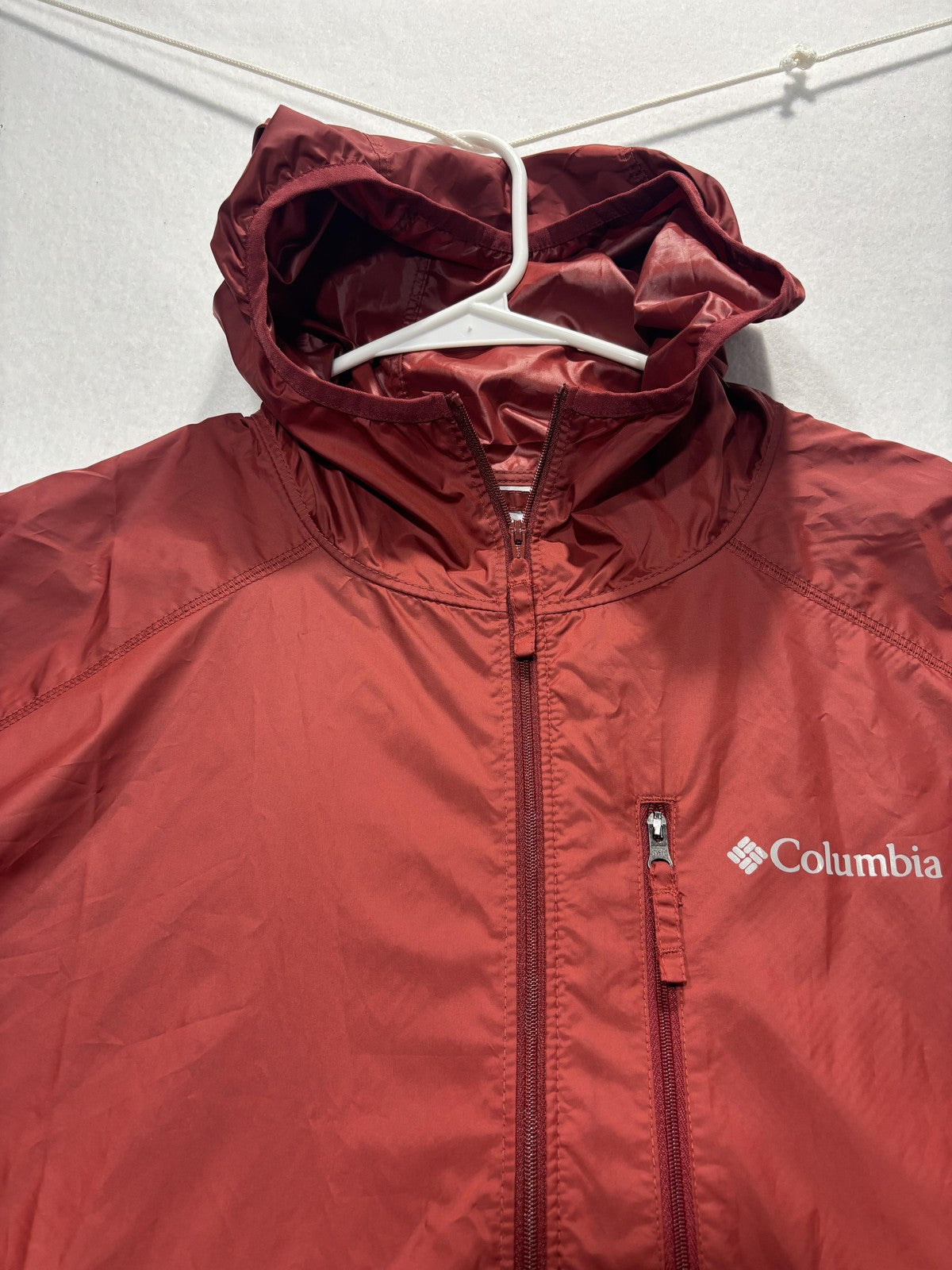 Columbia Windbreaker Jacket Mens Large Red Hooded Full Zip Lightweight KM3973
