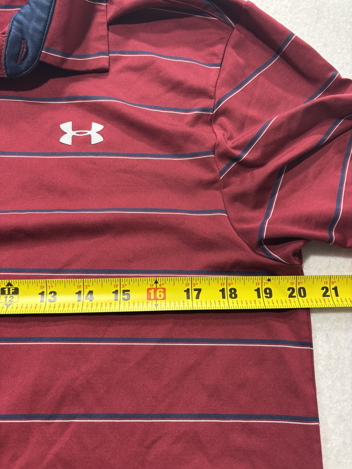 Under Armour HeatGear Polo Shirt Mens Medium Red Striped Loose Golf Short Sleeve