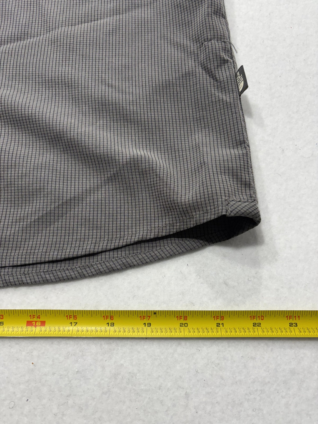 The North Face Shirt Mens Medium Gray Check Short Sleeve Button Up Hiking Casual