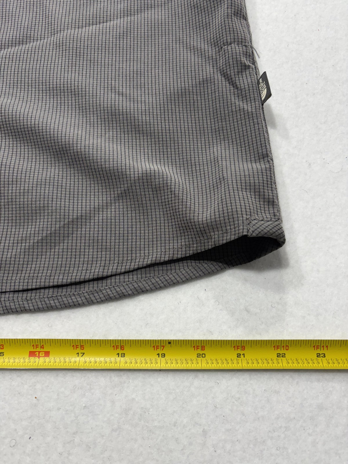 The North Face Shirt Mens Medium Gray Check Short Sleeve Button Up Hiking Casual