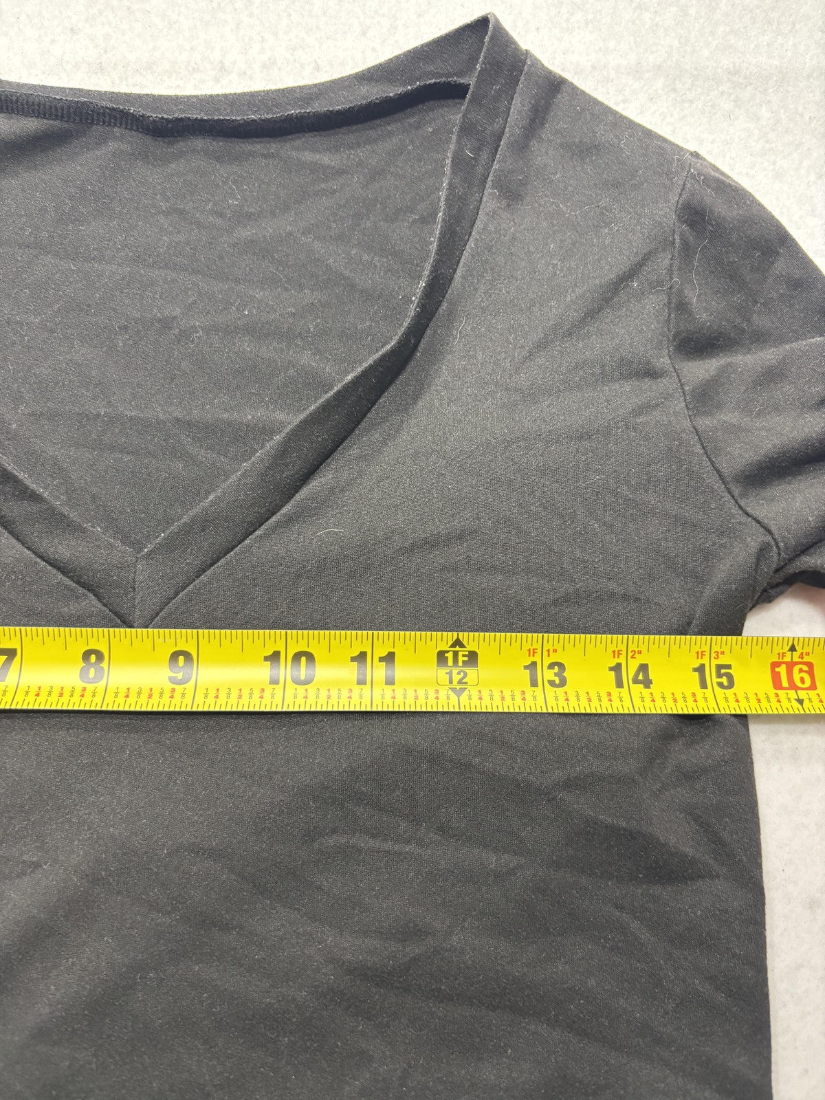 Black V Neck Short Sleeve Cropped Stretch Tee Shirt Womens Medium C187VOV657