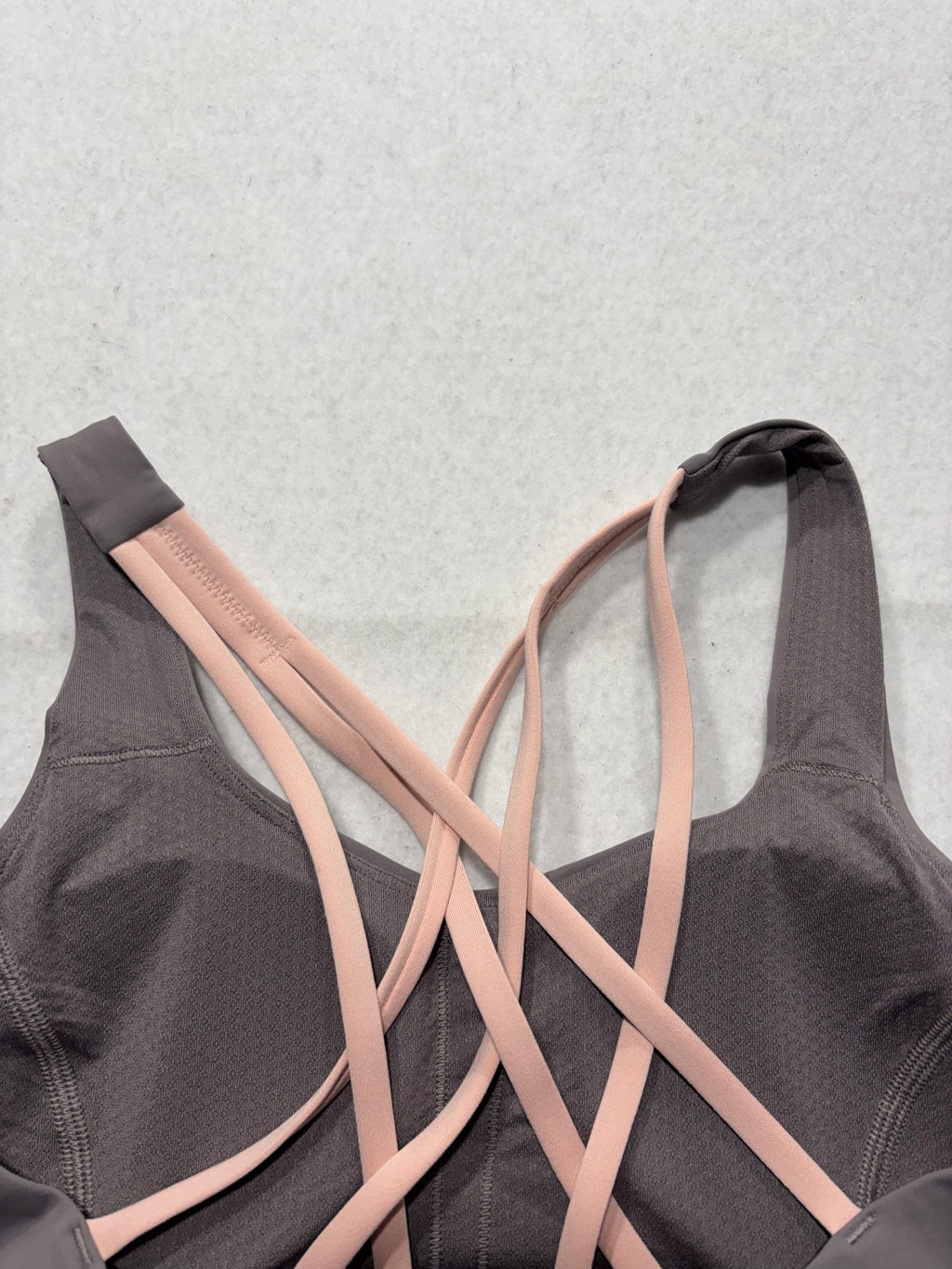 Lululemon Sports Bra Womens 4 Gray Pink Strappy Crossback Medium Support Yoga