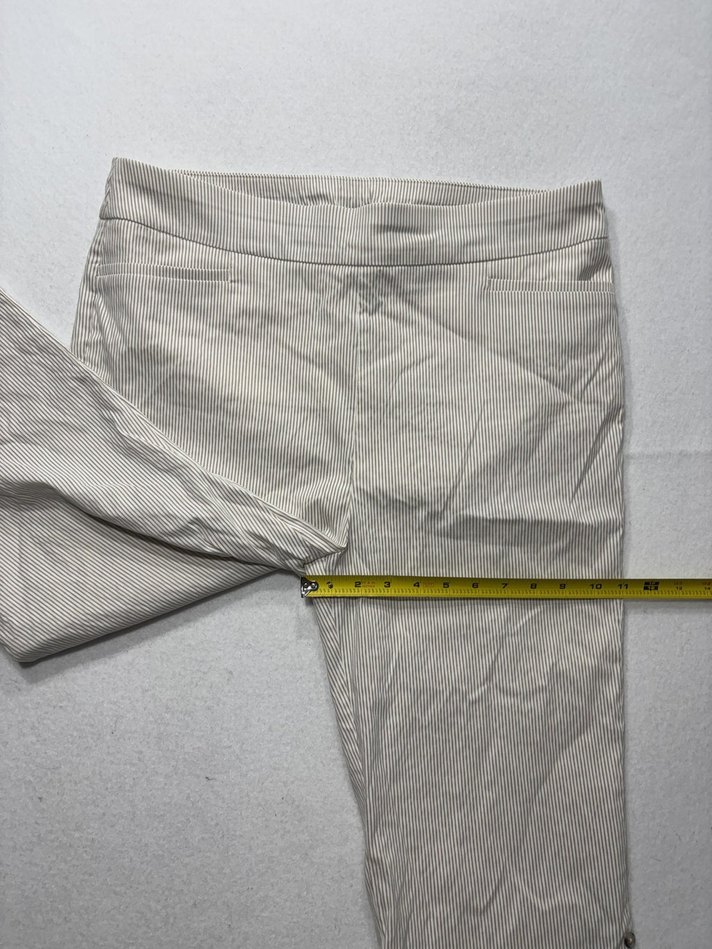 Chico's Capri Pants Womens 2.5 Beige Stripe Pull On Stretch Button Hem Twill