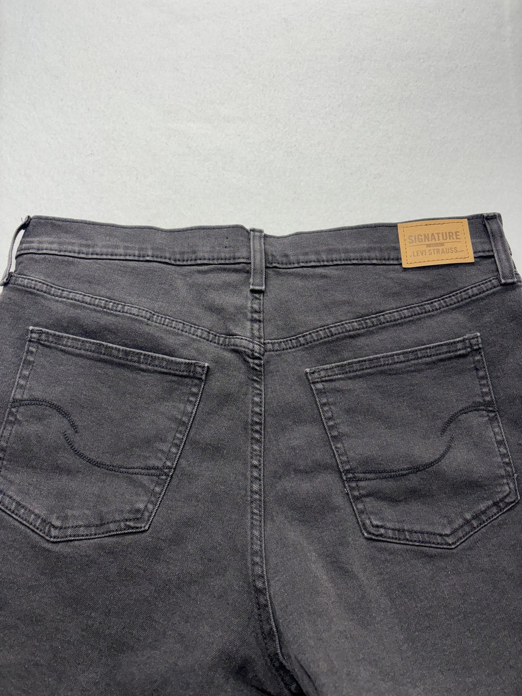 Signature By Levi Strauss & Co Shorts Womens 12 Gray High Rise 5" Cut Off Denim