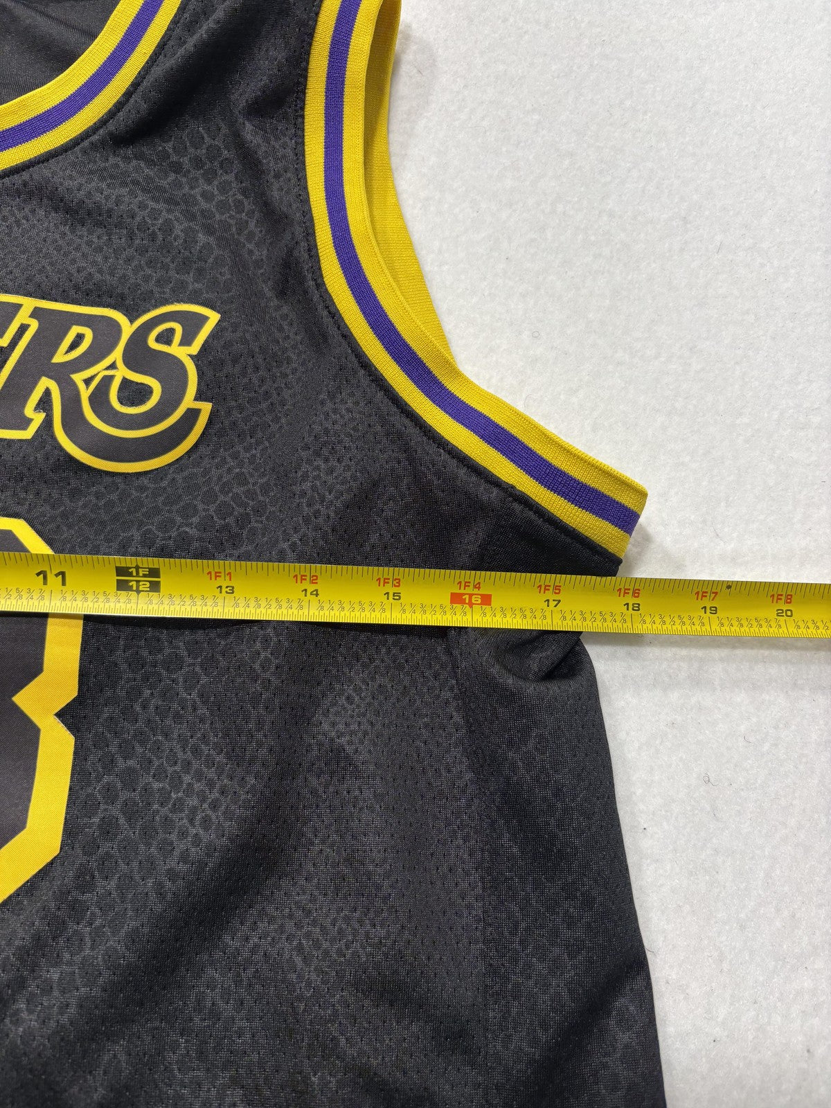Los Angeles Lakers Jersey Boys Large Black NBA Basketball Nike LeBron James 23