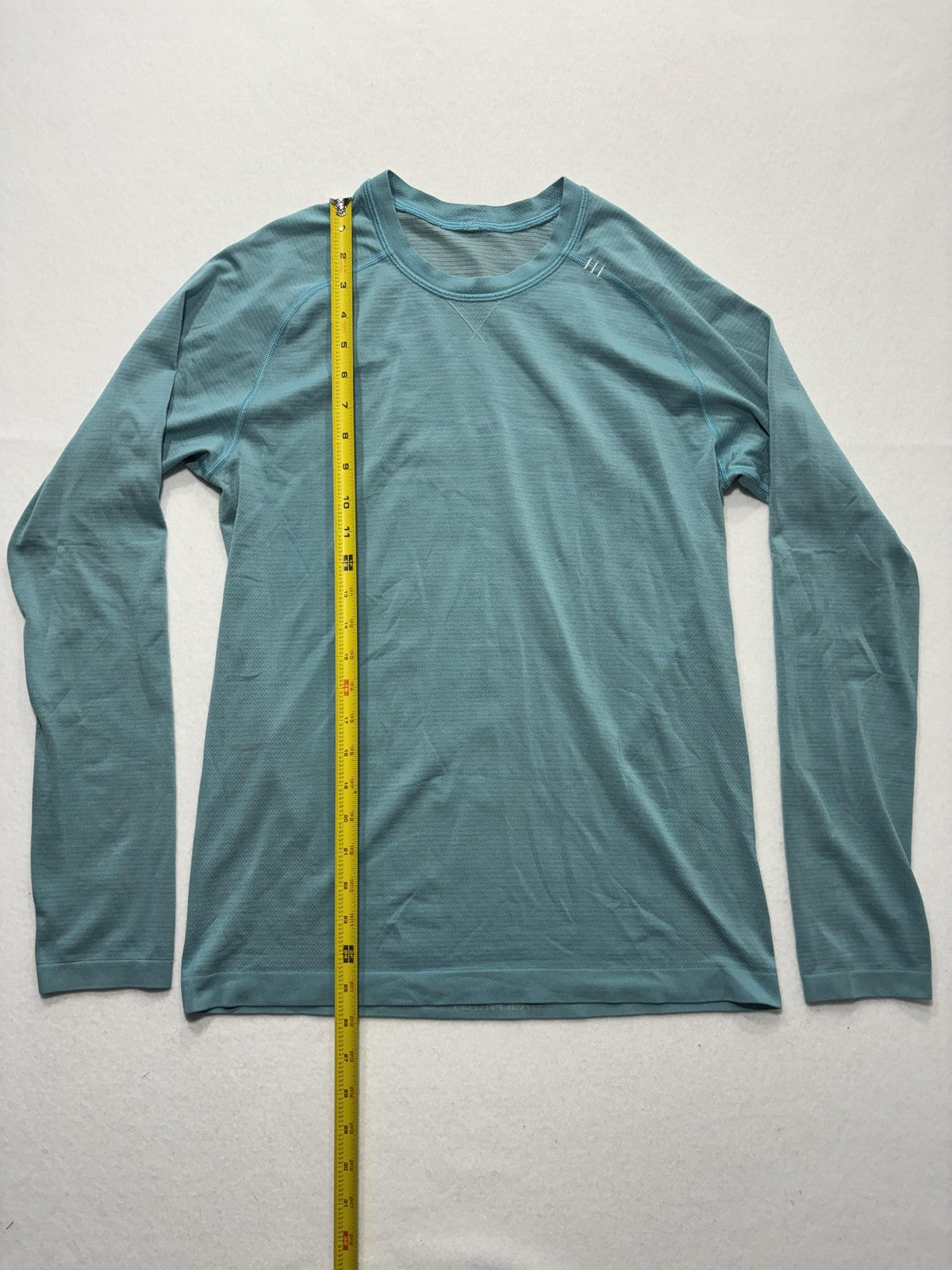 Lululemon Shirt Mens Medium Blue Long Sleeve Lightweight Running Athletic